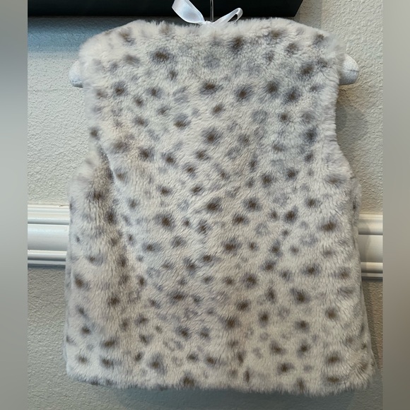 Cat & Jack faux fur vest, cream with tan & gray leopard spots. - Picture 2 of 3